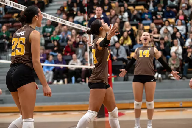 Winners of five in a row against MRU, women's volleyball look to keep momentum going this weekend